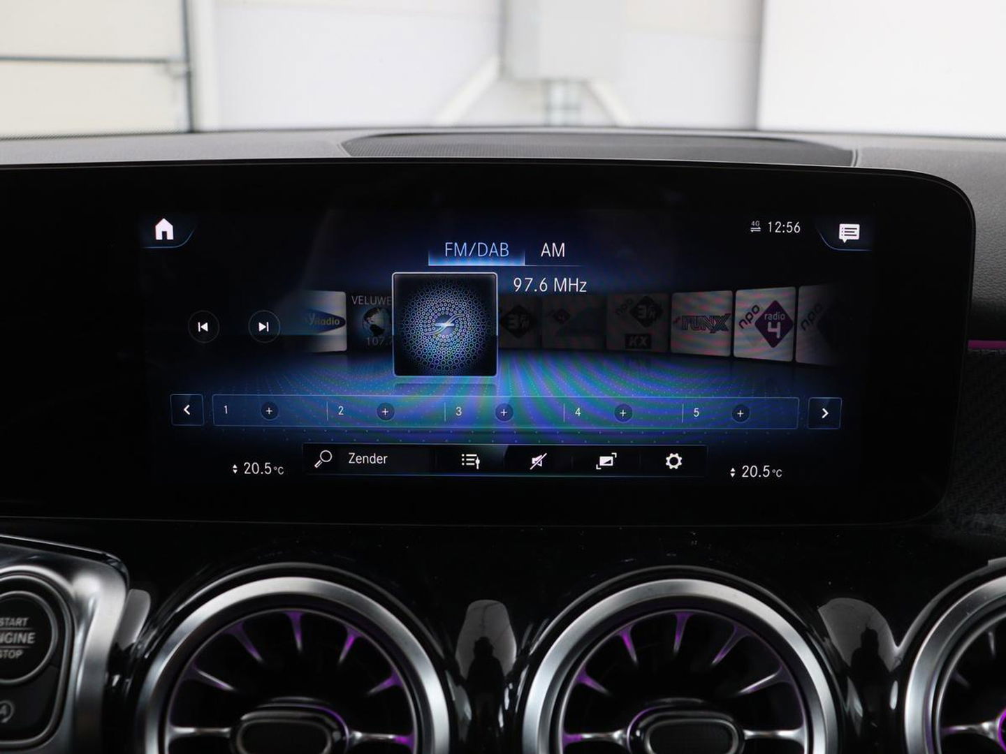 Mercedes-Benz GLB-Klasse 200 Business Solution AMG 7-persoons | Panoramadak | Trekhaak | Stoelverwarming | Matrix LED | Memory | Keyless | Camera | Navigatie
