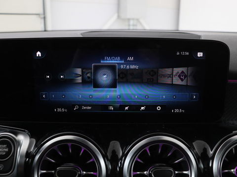 Mercedes-Benz GLB-Klasse 200 Business Solution AMG 7-persoons | Panoramadak | Trekhaak | Stoelverwarming | Matrix LED | Memory | Keyless | Camera | Navigatie