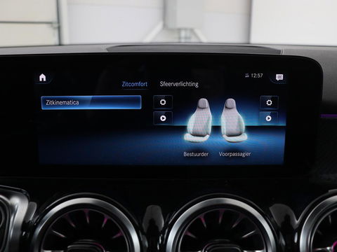 Mercedes-Benz GLB-Klasse 200 Business Solution AMG 7-persoons | Panoramadak | Trekhaak | Stoelverwarming | Matrix LED | Memory | Keyless | Camera | Navigatie