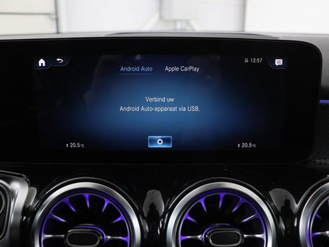 Mercedes-Benz GLB-Klasse 200 Business Solution AMG 7-persoons | Panoramadak | Trekhaak | Stoelverwarming | Matrix LED | Memory | Keyless | Camera | Navigatie