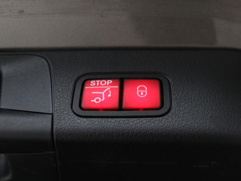 Mercedes-Benz GLB-Klasse 200 Business Solution AMG 7-persoons | Panoramadak | Trekhaak | Stoelverwarming | Matrix LED | Memory | Keyless | Camera | Navigatie