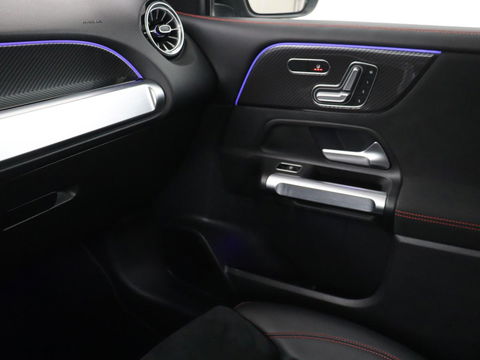 Mercedes-Benz GLB-Klasse 200 Business Solution AMG 7-persoons | Panoramadak | Trekhaak | Stoelverwarming | Matrix LED | Memory | Keyless | Camera | Navigatie