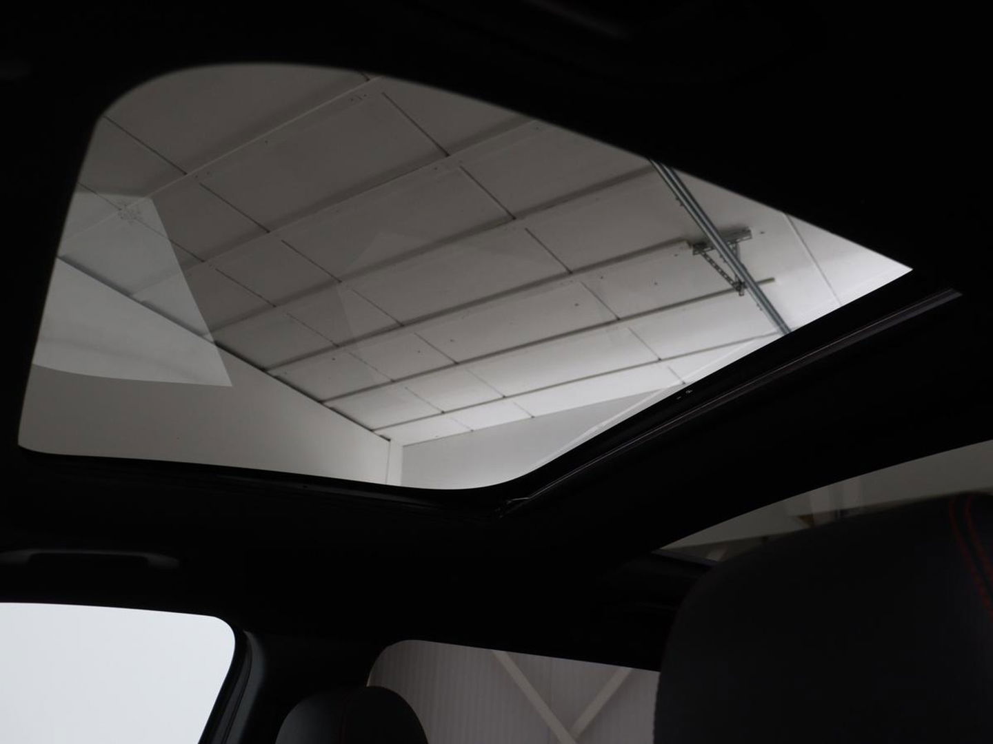 Mercedes-Benz GLB-Klasse 200 Business Solution AMG 7-persoons | Panoramadak | Trekhaak | Stoelverwarming | Matrix LED | Memory | Keyless | Camera | Navigatie
