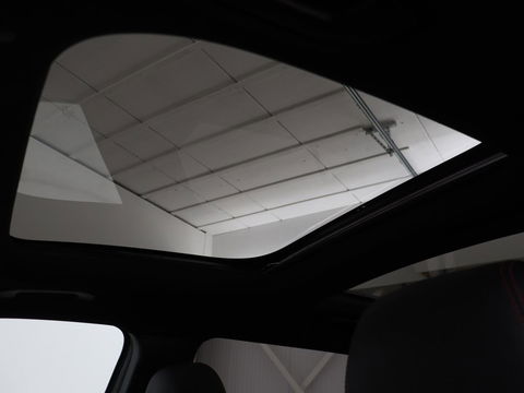 Mercedes-Benz GLB-Klasse 200 Business Solution AMG 7-persoons | Panoramadak | Trekhaak | Stoelverwarming | Matrix LED | Memory | Keyless | Camera | Navigatie