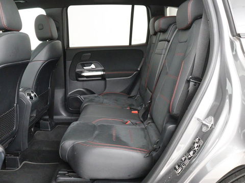 Mercedes-Benz GLB-Klasse 200 Business Solution AMG 7-persoons | Panoramadak | Trekhaak | Stoelverwarming | Matrix LED | Memory | Keyless | Camera | Navigatie