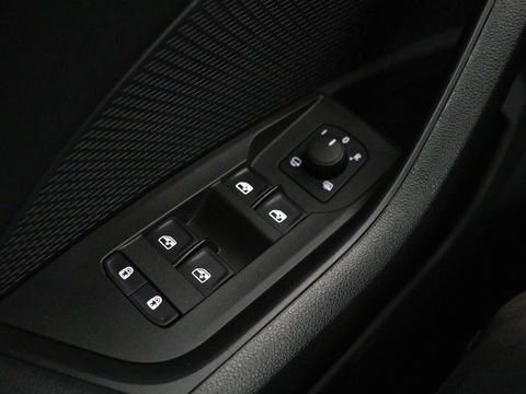 Škoda Octavia 1.4 TSI iV PHEV Business Edition | Stoelverwarming | Adaptive cruise | Carplay | Stuur & achterbankverwarming | Memory | Navigatie | Parkeerhulp