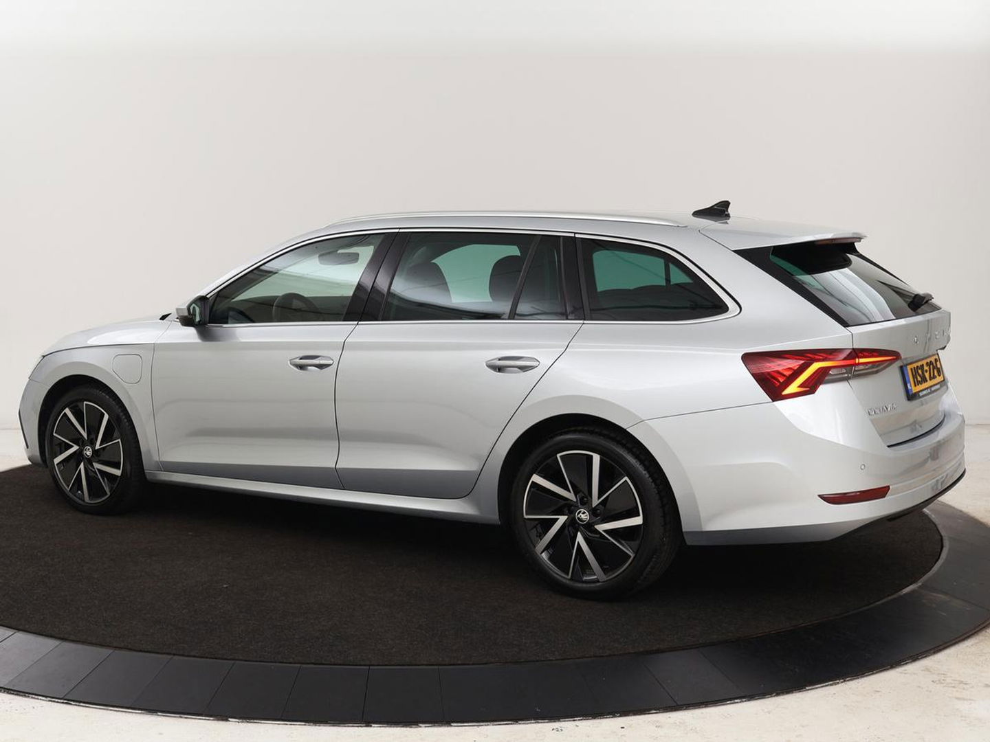 Škoda Octavia 1.4 TSI iV PHEV Business Edition | Stoelverwarming | Adaptive cruise | Carplay | Stuur & achterbankverwarming | Memory | Navigatie | Parkeerhulp