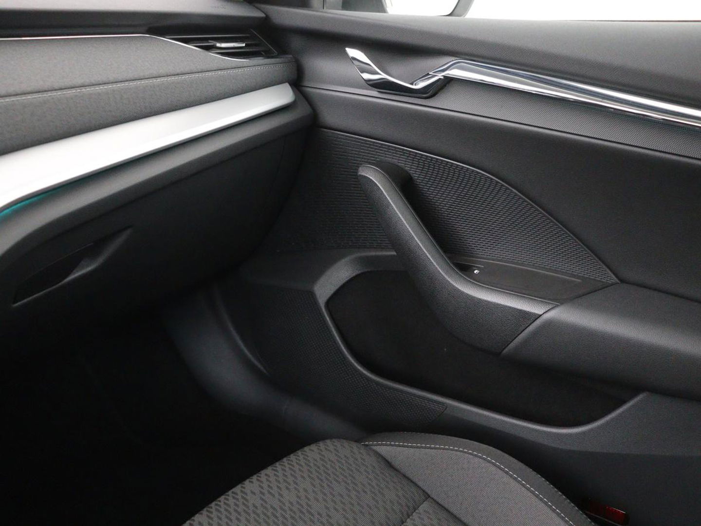 Škoda Octavia 1.4 TSI iV PHEV Business Edition | Stoelverwarming | Adaptive cruise | Carplay | Stuur & achterbankverwarming | Memory | Navigatie | Parkeerhulp