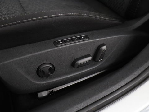 Škoda Octavia 1.4 TSI iV PHEV Business Edition | Stoelverwarming | Adaptive cruise | Carplay | Stuur & achterbankverwarming | Memory | Navigatie | Parkeerhulp