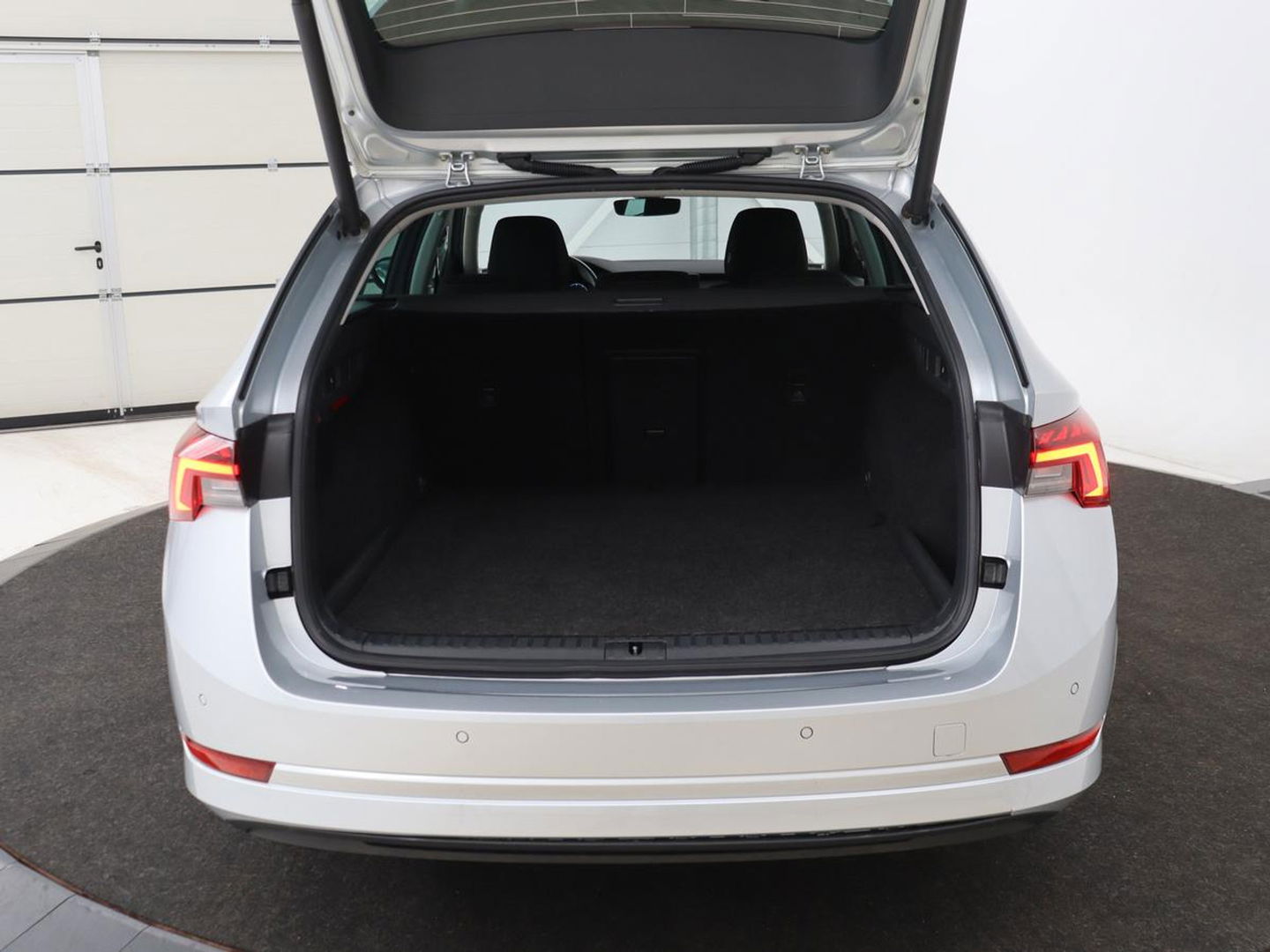 Škoda Octavia 1.4 TSI iV PHEV Business Edition | Stoelverwarming | Adaptive cruise | Carplay | Stuur & achterbankverwarming | Memory | Navigatie | Parkeerhulp