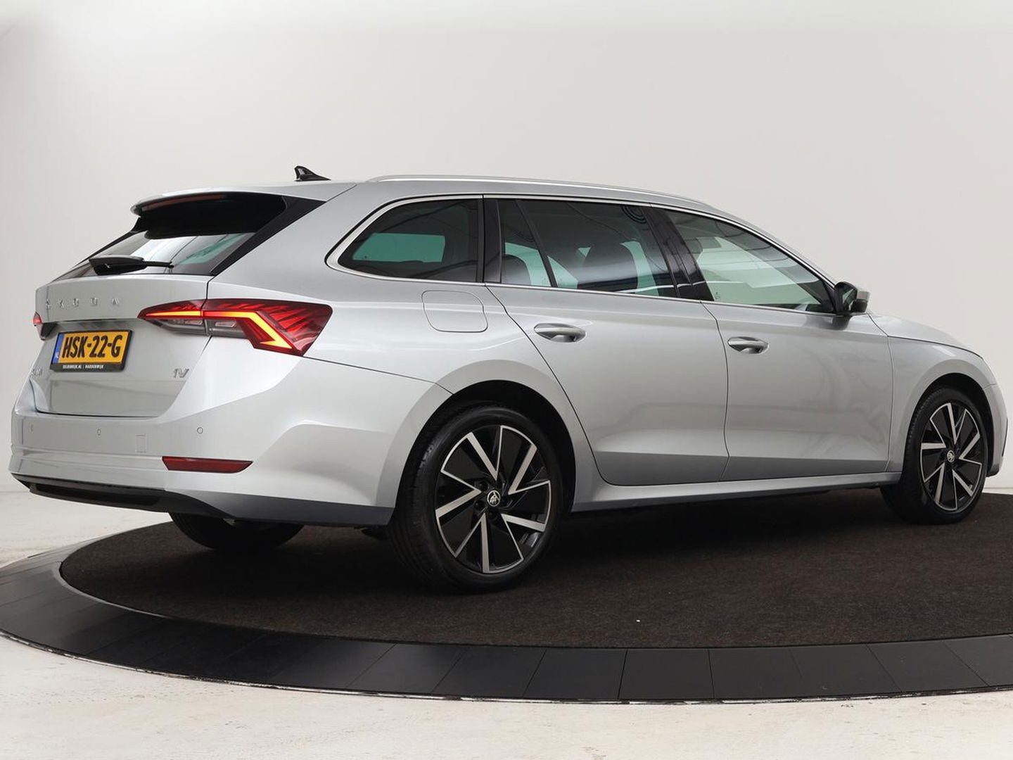 Škoda Octavia 1.4 TSI iV PHEV Business Edition | Stoelverwarming | Adaptive cruise | Carplay | Stuur & achterbankverwarming | Memory | Navigatie | Parkeerhulp
