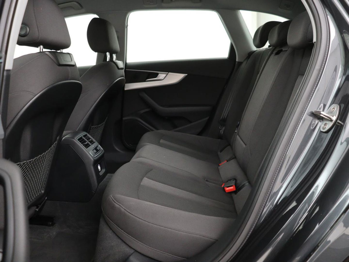 Audi A4 35 TFSI Sport Lease Edition | Full LED | Sportstoelen | Navigatie | Parkeerhulp | Climate control | Cruise control | Bluetooth