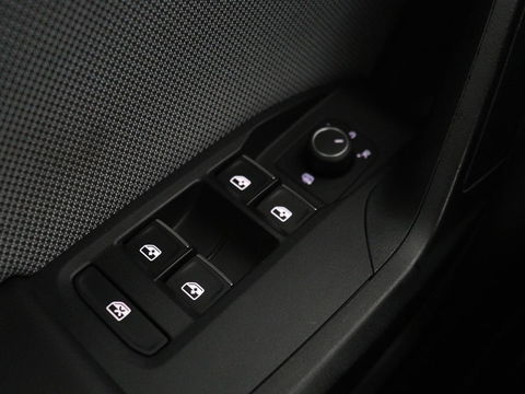 SEAT Leon 1.0 TSI Style Launch Edition | Camera | Adaptive cruise | Carplay | Navigatie | DAB | Parkeerhulp | Full LED | Climate control