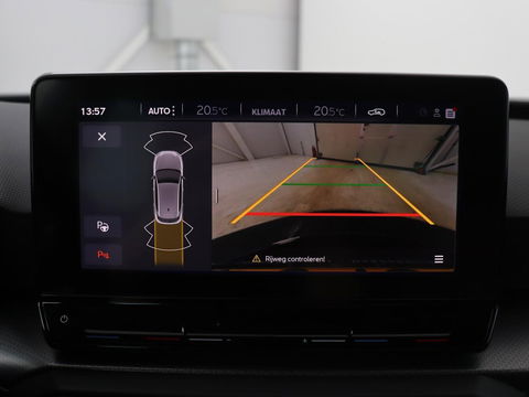 SEAT Leon 1.0 TSI Style Launch Edition | Camera | Adaptive cruise | Carplay | Navigatie | DAB | Parkeerhulp | Full LED | Climate control