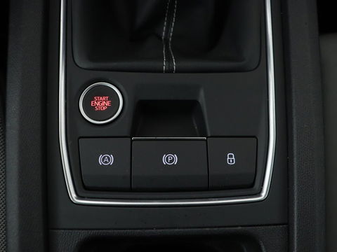 SEAT Leon 1.0 TSI Style Launch Edition | Camera | Adaptive cruise | Carplay | Navigatie | DAB | Parkeerhulp | Full LED | Climate control