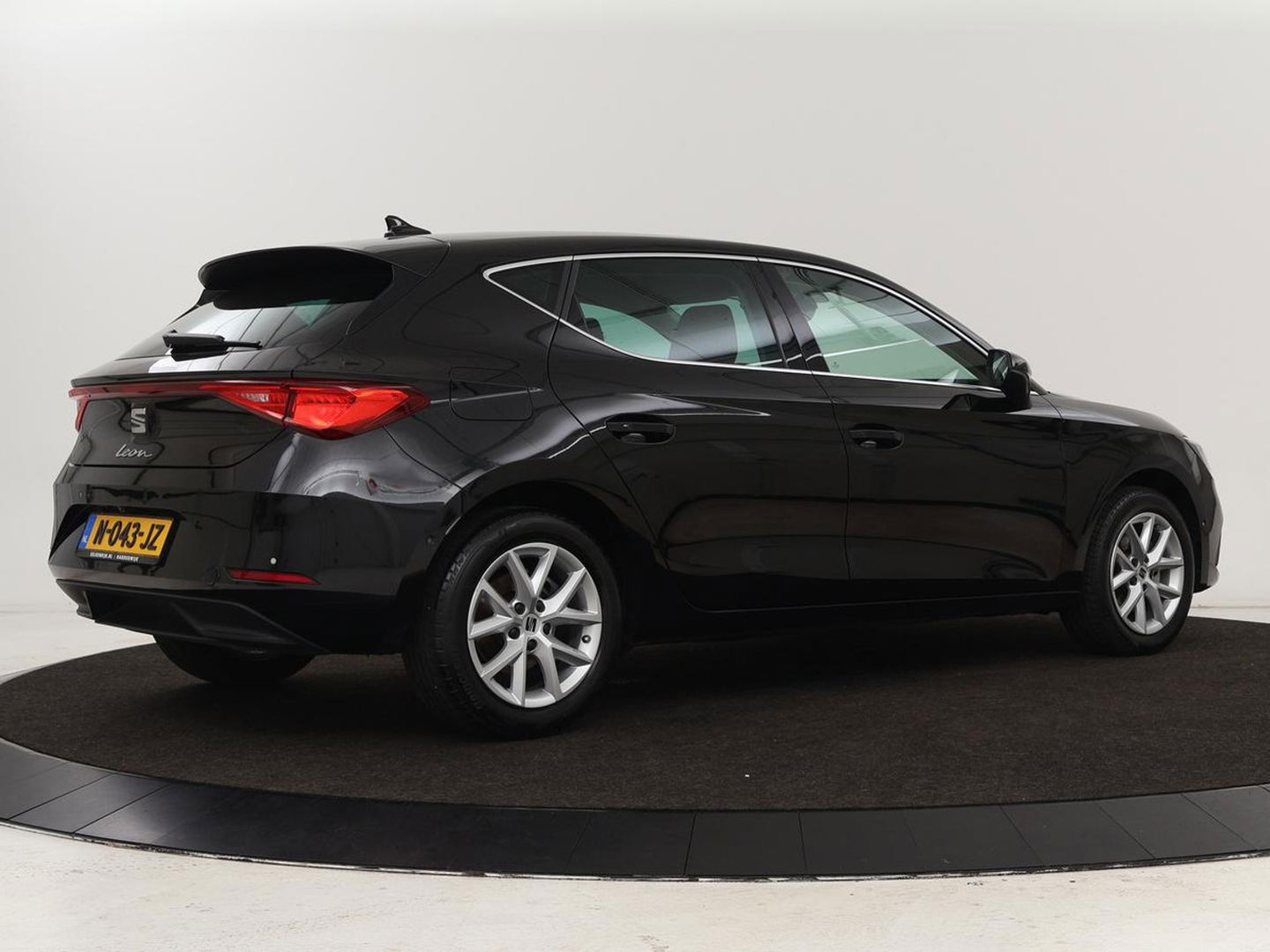 SEAT Leon 1.0 TSI Style Launch Edition | Camera | Adaptive cruise | Carplay | Navigatie | DAB | Parkeerhulp | Full LED | Climate control