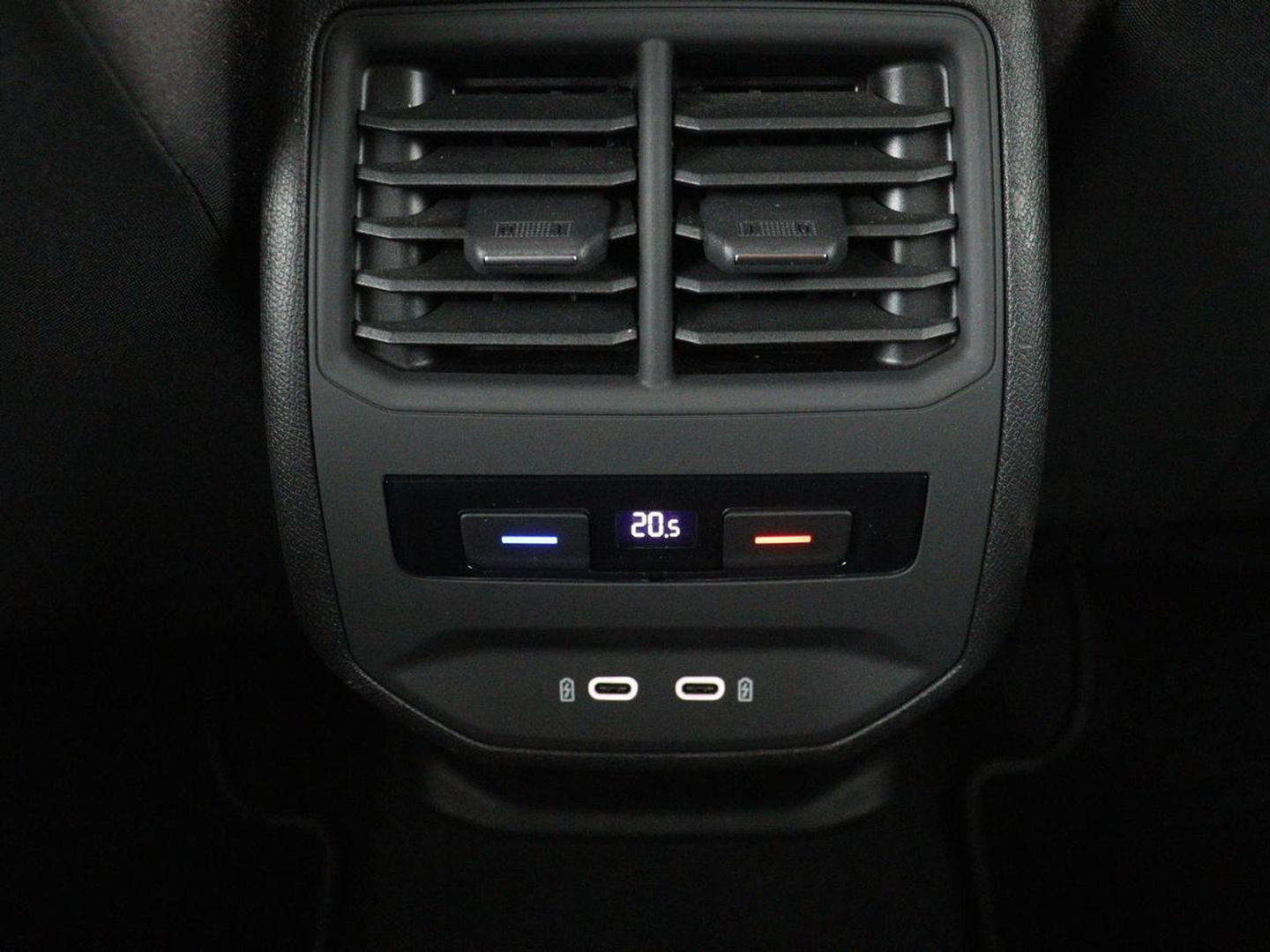 SEAT Leon 1.0 TSI Style Launch Edition | Camera | Adaptive cruise | Carplay | Navigatie | DAB | Parkeerhulp | Full LED | Climate control
