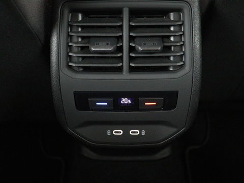 SEAT Leon 1.0 TSI Style Launch Edition | Camera | Adaptive cruise | Carplay | Navigatie | DAB | Parkeerhulp | Full LED | Climate control