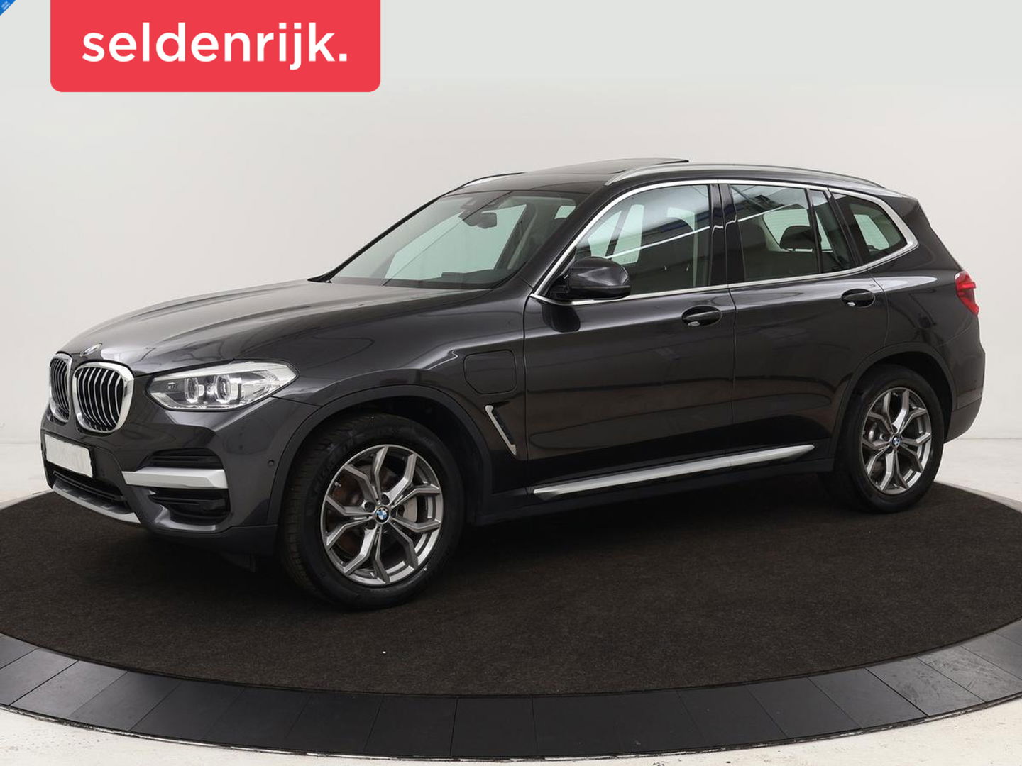 BMW X3 xDrive30e High Executive | X Line | Panoramadak | Stoel & stuurverwarming | Carplay | Sportstoelen | Half leder | Live Cockpit | Full LED | Camera
