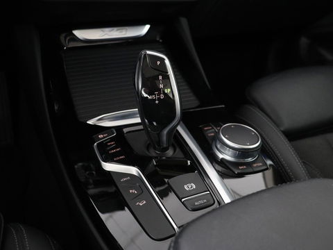 BMW X3 xDrive30e High Executive | X Line | Panoramadak | Stoel & stuurverwarming | Carplay | Sportstoelen | Half leder | Live Cockpit | Full LED | Camera