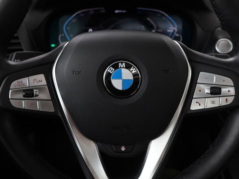BMW X3 xDrive30e High Executive | X Line | Panoramadak | Stoel & stuurverwarming | Carplay | Sportstoelen | Half leder | Live Cockpit | Full LED | Camera
