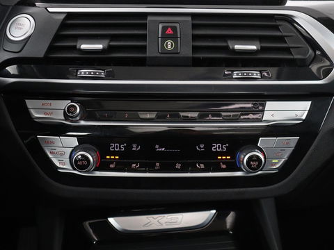 BMW X3 xDrive30e High Executive | X Line | Panoramadak | Stoel & stuurverwarming | Carplay | Sportstoelen | Half leder | Live Cockpit | Full LED | Camera