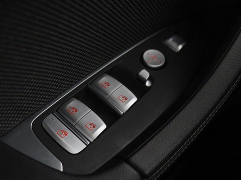 BMW X3 xDrive30e High Executive | X Line | Panoramadak | Stoel & stuurverwarming | Carplay | Sportstoelen | Half leder | Live Cockpit | Full LED | Camera