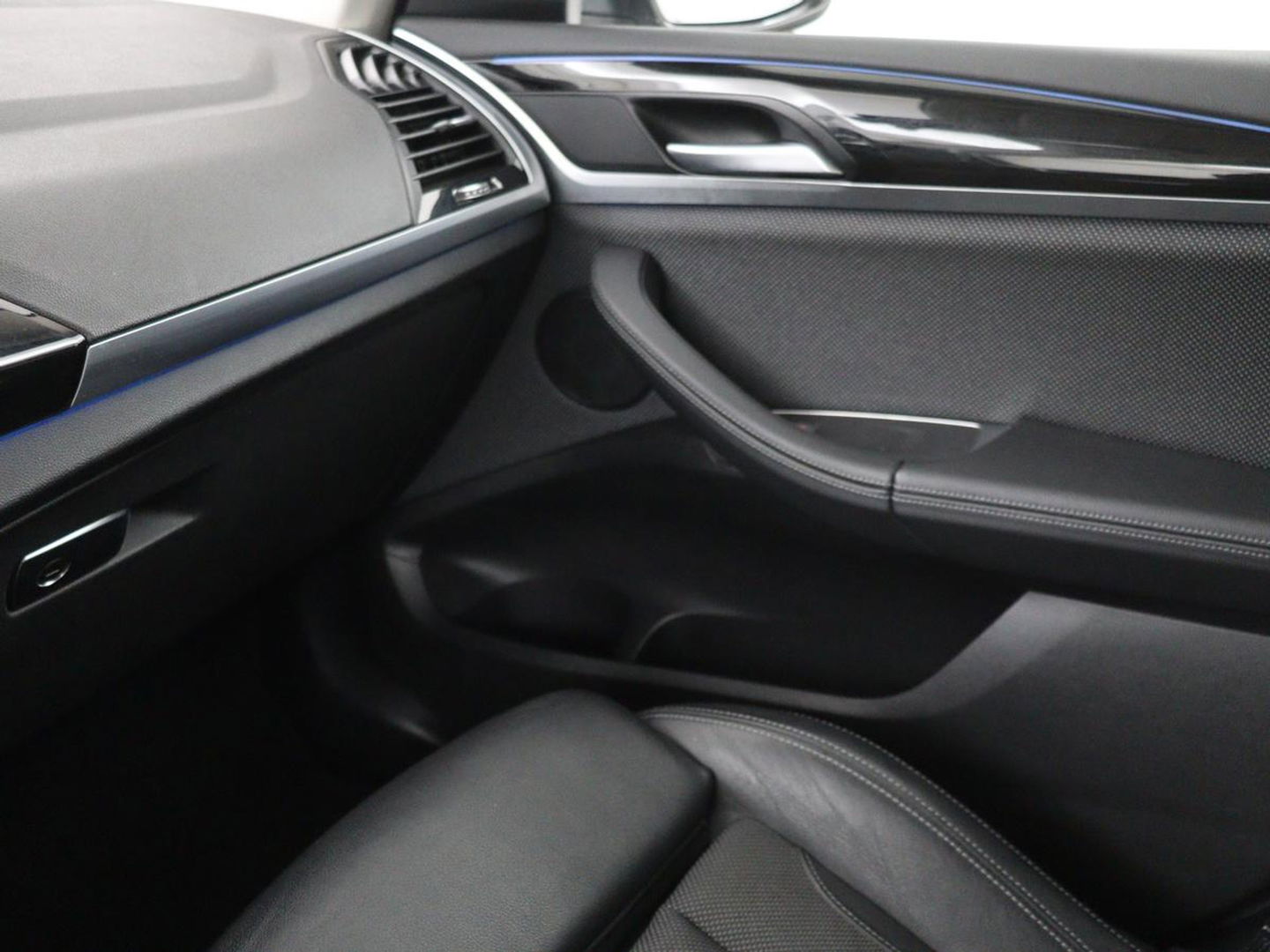 BMW X3 xDrive30e High Executive | X Line | Panoramadak | Stoel & stuurverwarming | Carplay | Sportstoelen | Half leder | Live Cockpit | Full LED | Camera