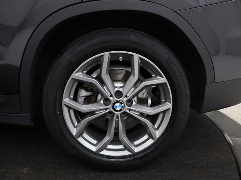 BMW X3 xDrive30e High Executive | X Line | Panoramadak | Stoel & stuurverwarming | Carplay | Sportstoelen | Half leder | Live Cockpit | Full LED | Camera