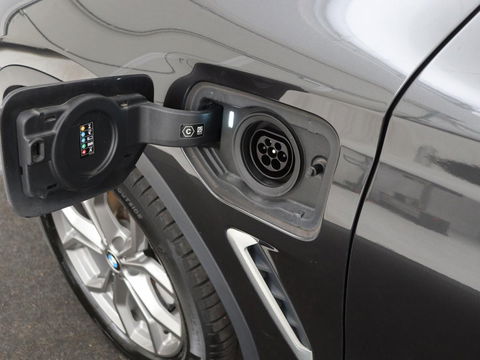BMW X3 xDrive30e High Executive | X Line | Panoramadak | Stoel & stuurverwarming | Carplay | Sportstoelen | Half leder | Live Cockpit | Full LED | Camera