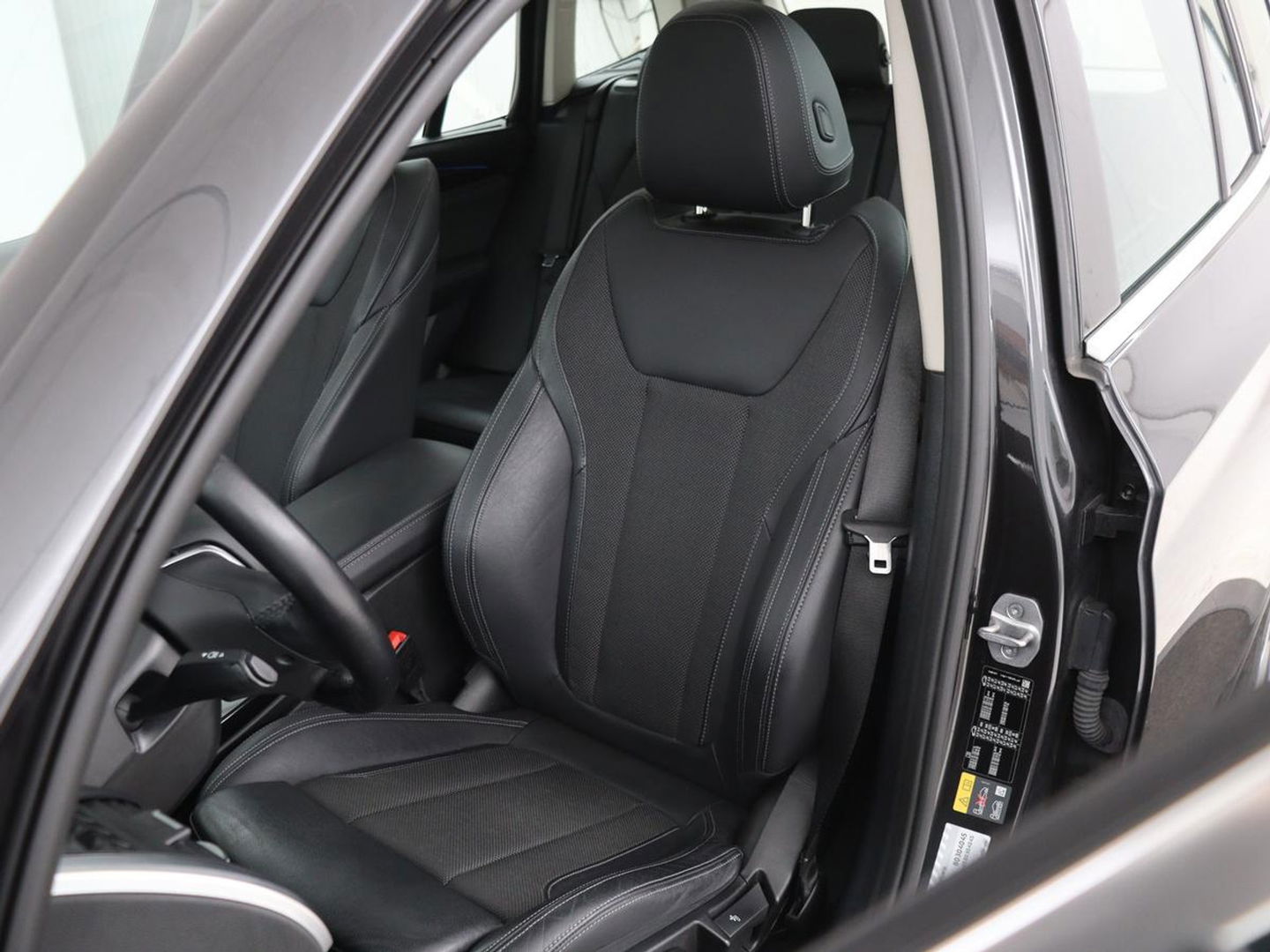 BMW X3 xDrive30e High Executive | X Line | Panoramadak | Stoel & stuurverwarming | Carplay | Sportstoelen | Half leder | Live Cockpit | Full LED | Camera