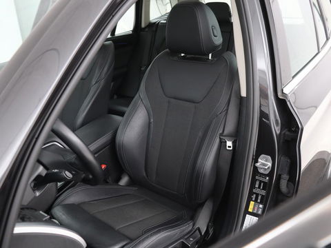 BMW X3 xDrive30e High Executive | X Line | Panoramadak | Stoel & stuurverwarming | Carplay | Sportstoelen | Half leder | Live Cockpit | Full LED | Camera