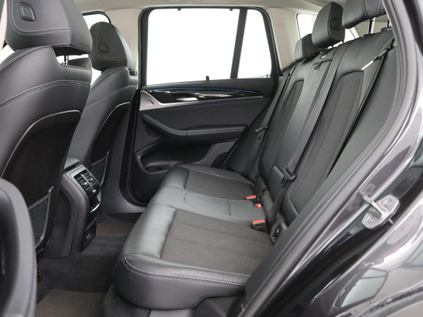 BMW X3 xDrive30e High Executive | X Line | Panoramadak | Stoel & stuurverwarming | Carplay | Sportstoelen | Half leder | Live Cockpit | Full LED | Camera