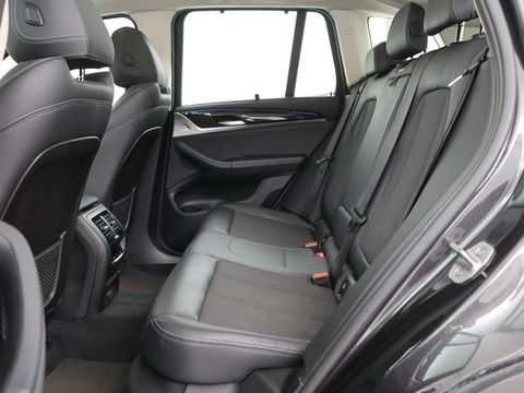 BMW X3 xDrive30e High Executive | X Line | Panoramadak | Stoel & stuurverwarming | Carplay | Sportstoelen | Half leder | Live Cockpit | Full LED | Camera