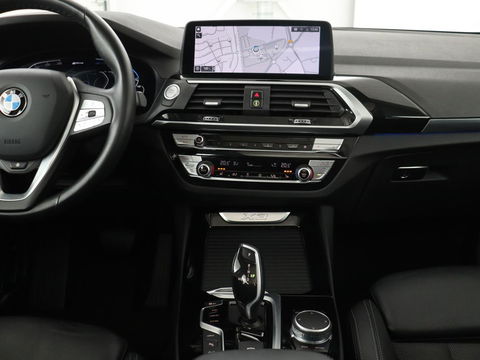BMW X3 xDrive30e High Executive | X Line | Panoramadak | Stoel & stuurverwarming | Carplay | Sportstoelen | Half leder | Live Cockpit | Full LED | Camera