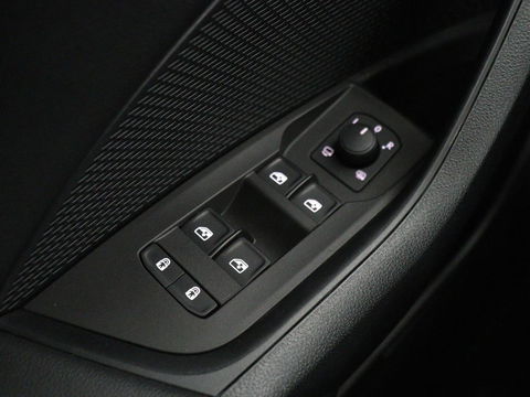 Škoda Octavia 1.0 TSI Business Edition | Carplay | Sfeerverlichting | Full LED | Navigatie | Parkeerhulp | Climate control | DAB | Cruise control