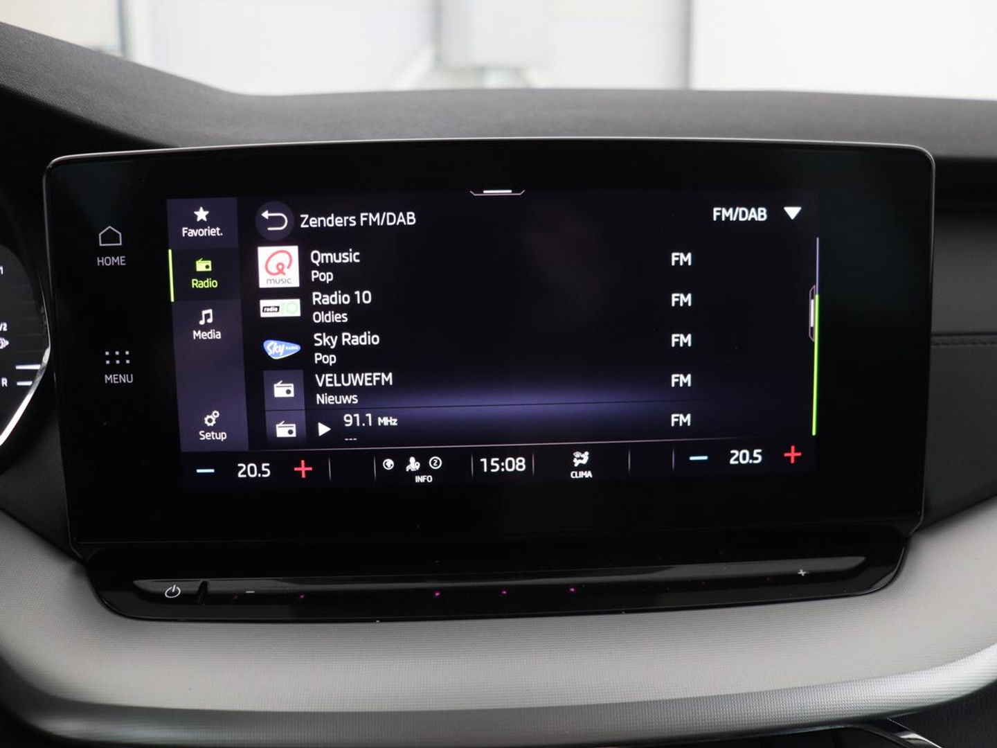Škoda Octavia 1.0 TSI Business Edition | Carplay | Sfeerverlichting | Full LED | Navigatie | Parkeerhulp | Climate control | DAB | Cruise control