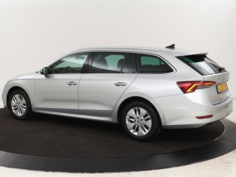 Škoda Octavia 1.0 TSI Business Edition | Carplay | Sfeerverlichting | Full LED | Navigatie | Parkeerhulp | Climate control | DAB | Cruise control