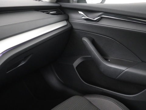 Škoda Octavia 1.0 TSI Business Edition | Carplay | Sfeerverlichting | Full LED | Navigatie | Parkeerhulp | Climate control | DAB | Cruise control