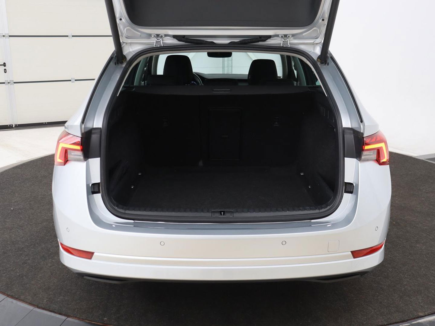 Škoda Octavia 1.0 TSI Business Edition | Carplay | Sfeerverlichting | Full LED | Navigatie | Parkeerhulp | Climate control | DAB | Cruise control