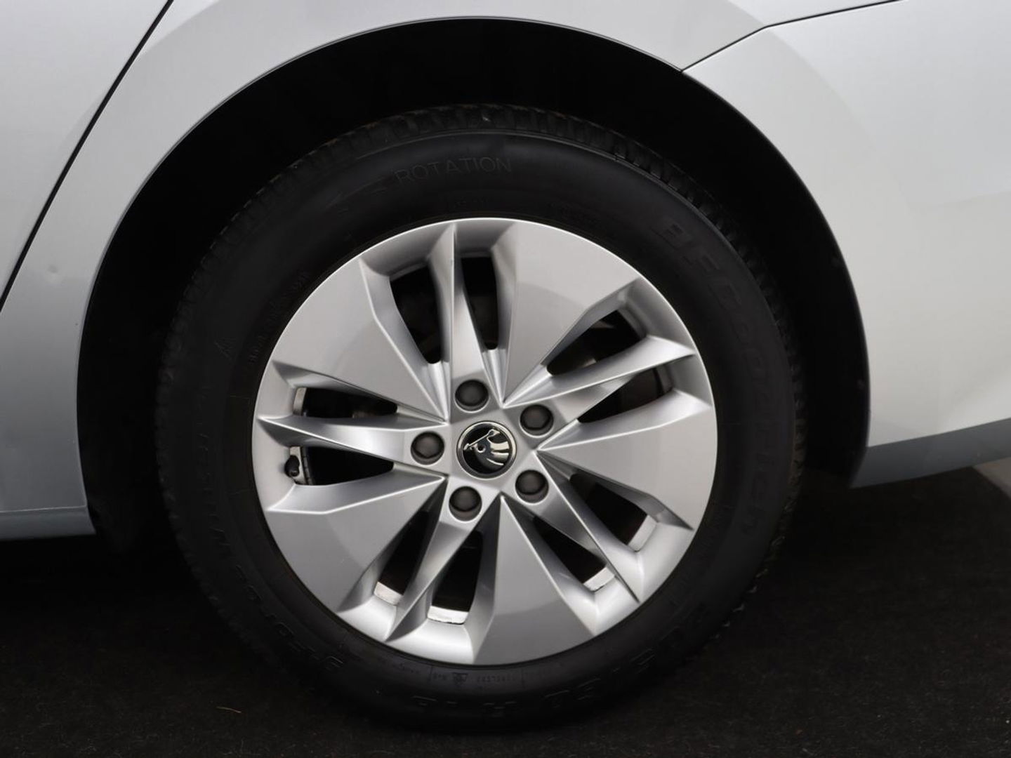 Škoda Octavia 1.0 TSI Business Edition | Carplay | Sfeerverlichting | Full LED | Navigatie | Parkeerhulp | Climate control | DAB | Cruise control