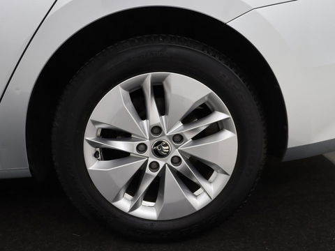 Škoda Octavia 1.0 TSI Business Edition | Carplay | Sfeerverlichting | Full LED | Navigatie | Parkeerhulp | Climate control | DAB | Cruise control