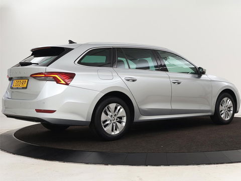Škoda Octavia 1.0 TSI Business Edition | Carplay | Sfeerverlichting | Full LED | Navigatie | Parkeerhulp | Climate control | DAB | Cruise control