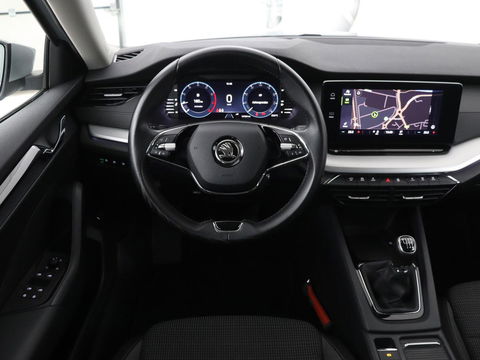 Škoda Octavia 1.0 TSI Business Edition | Carplay | Sfeerverlichting | Full LED | Navigatie | Parkeerhulp | Climate control | DAB | Cruise control