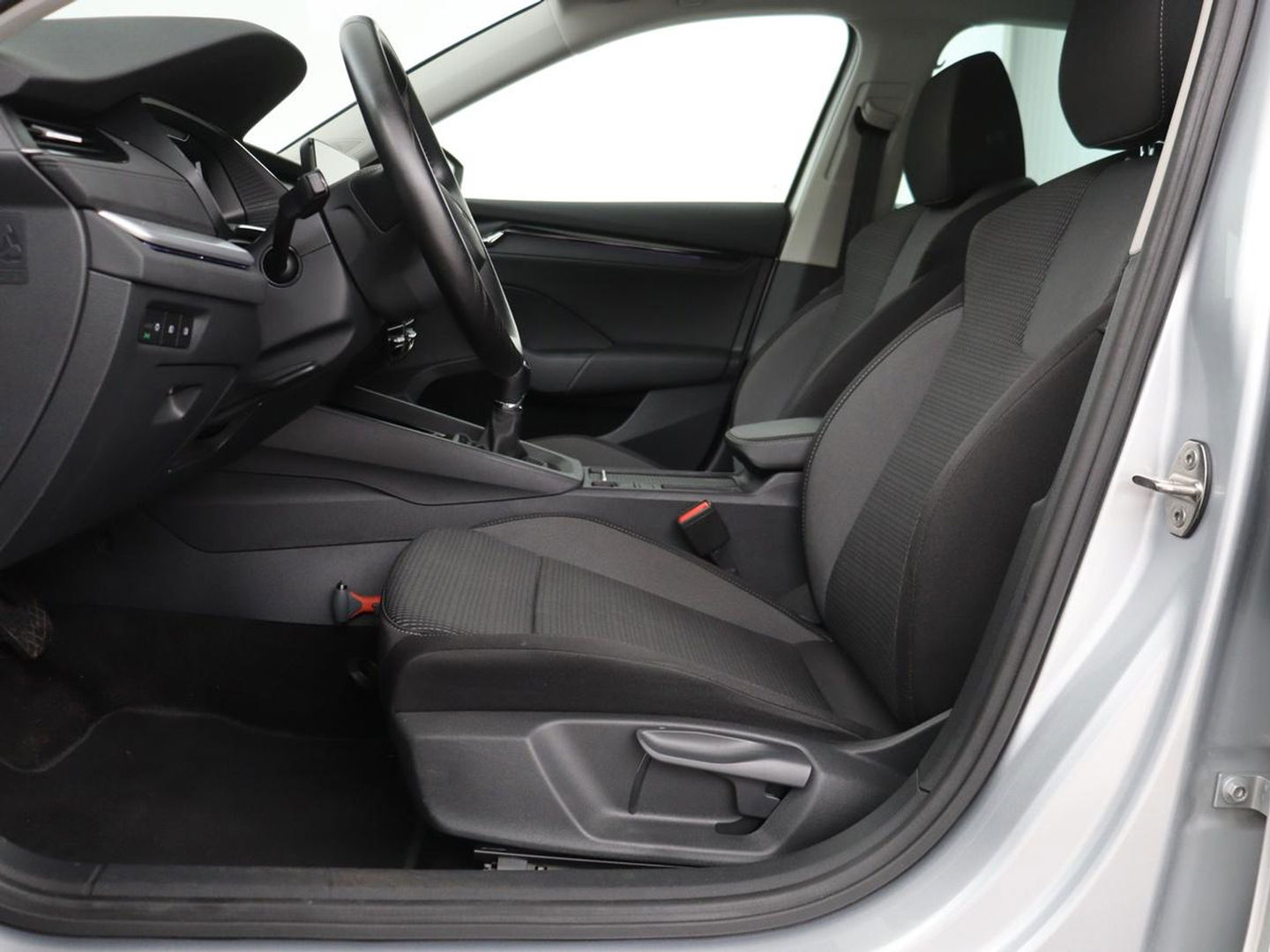 Škoda Octavia 1.0 TSI Business Edition | Carplay | Sfeerverlichting | Full LED | Navigatie | Parkeerhulp | Climate control | DAB | Cruise control