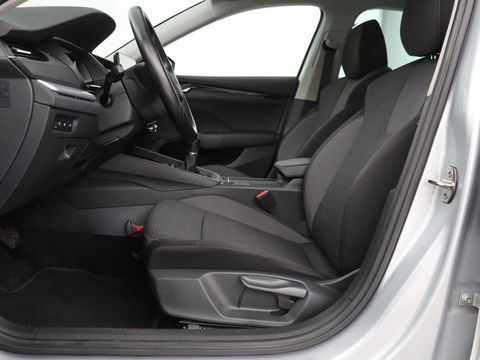 Škoda Octavia 1.0 TSI Business Edition | Carplay | Sfeerverlichting | Full LED | Navigatie | Parkeerhulp | Climate control | DAB | Cruise control