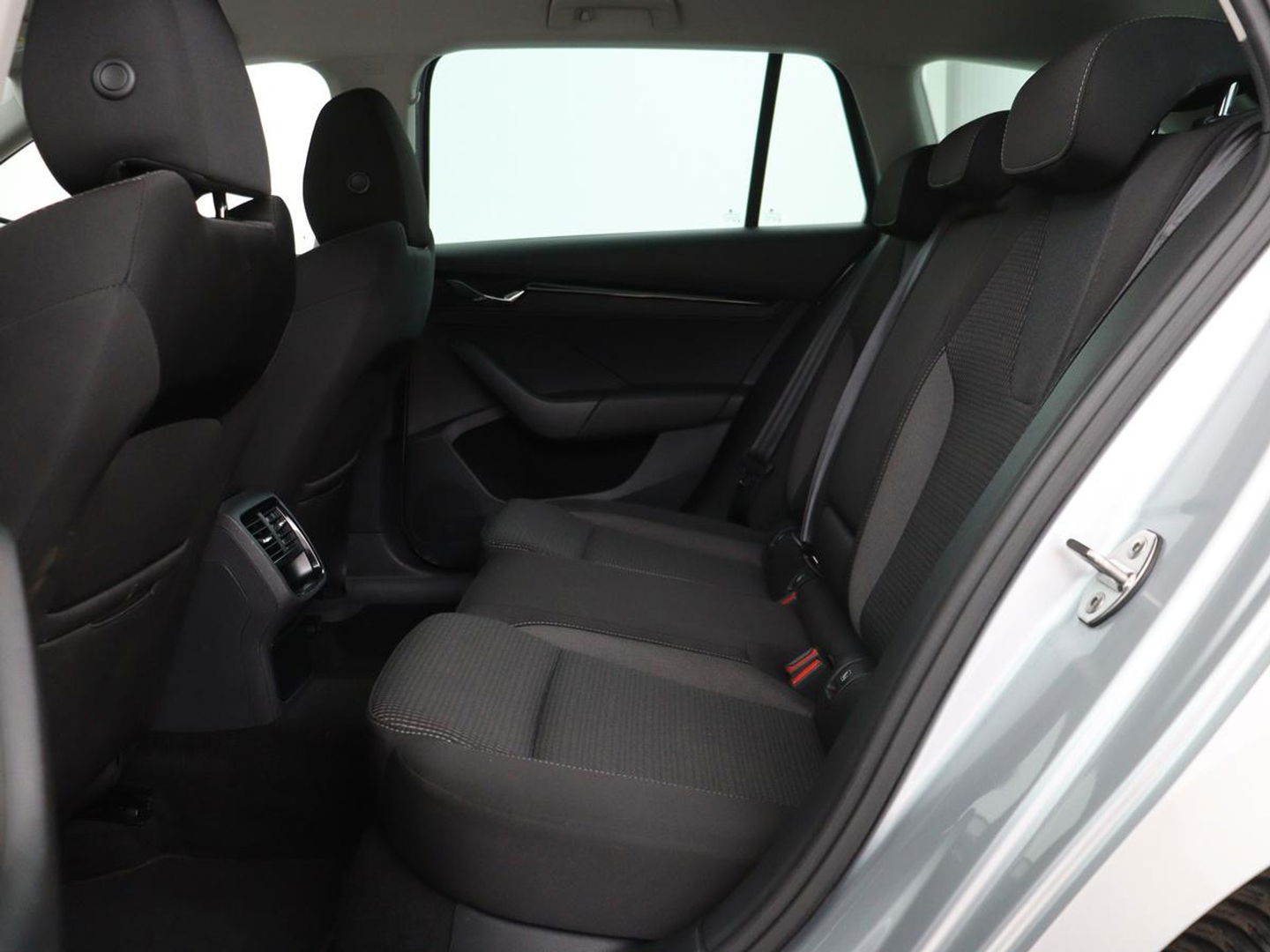 Škoda Octavia 1.0 TSI Business Edition | Carplay | Sfeerverlichting | Full LED | Navigatie | Parkeerhulp | Climate control | DAB | Cruise control