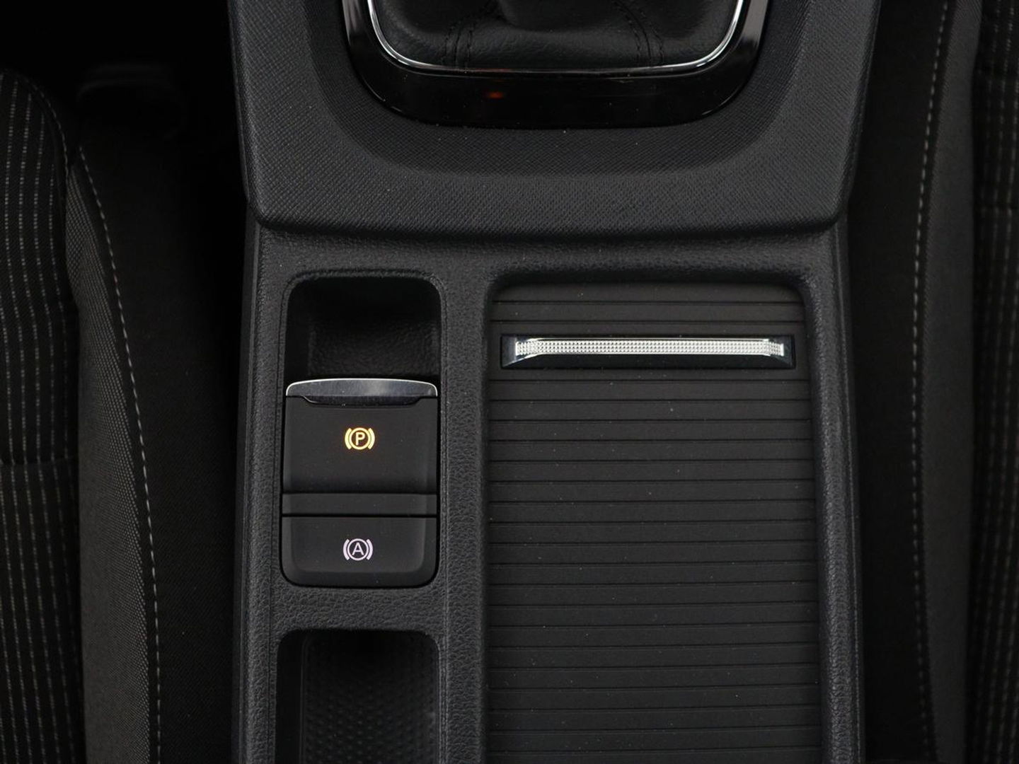 Škoda Octavia 1.0 TSI Business Edition | Carplay | Sfeerverlichting | Full LED | Navigatie | Parkeerhulp | Climate control | DAB | Cruise control