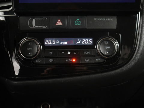 Mitsubishi Outlander 2.0 Executive Edition 7-persoons | Automaat | Full LED | Camera | MirrorLink | Climate control | Cruise control