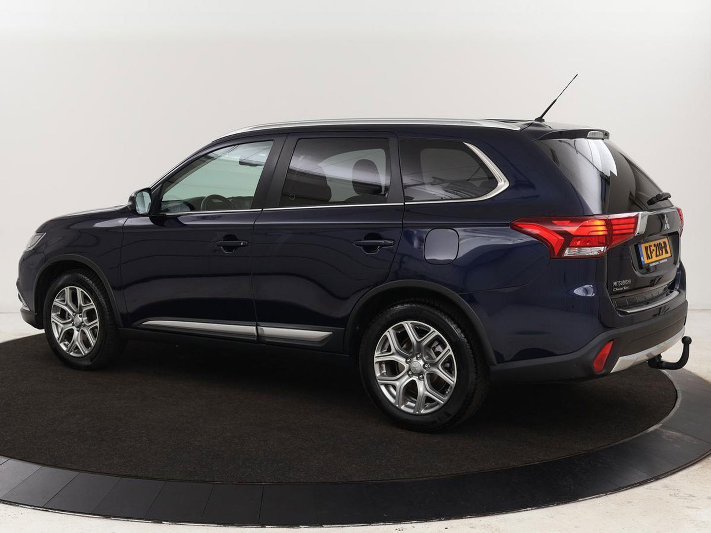 Mitsubishi Outlander 2.0 Executive Edition 7-persoons | Automaat | Full LED | Camera | MirrorLink | Climate control | Cruise control